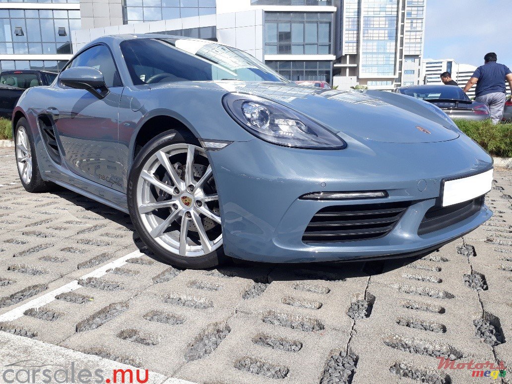 2017' Porsche Cayman 718 photo #2