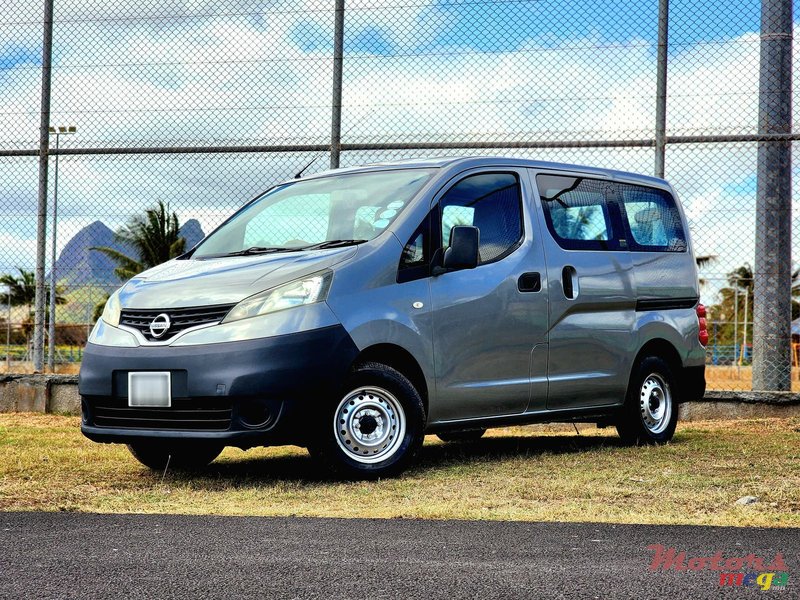 2009' Nissan NV200 photo #2