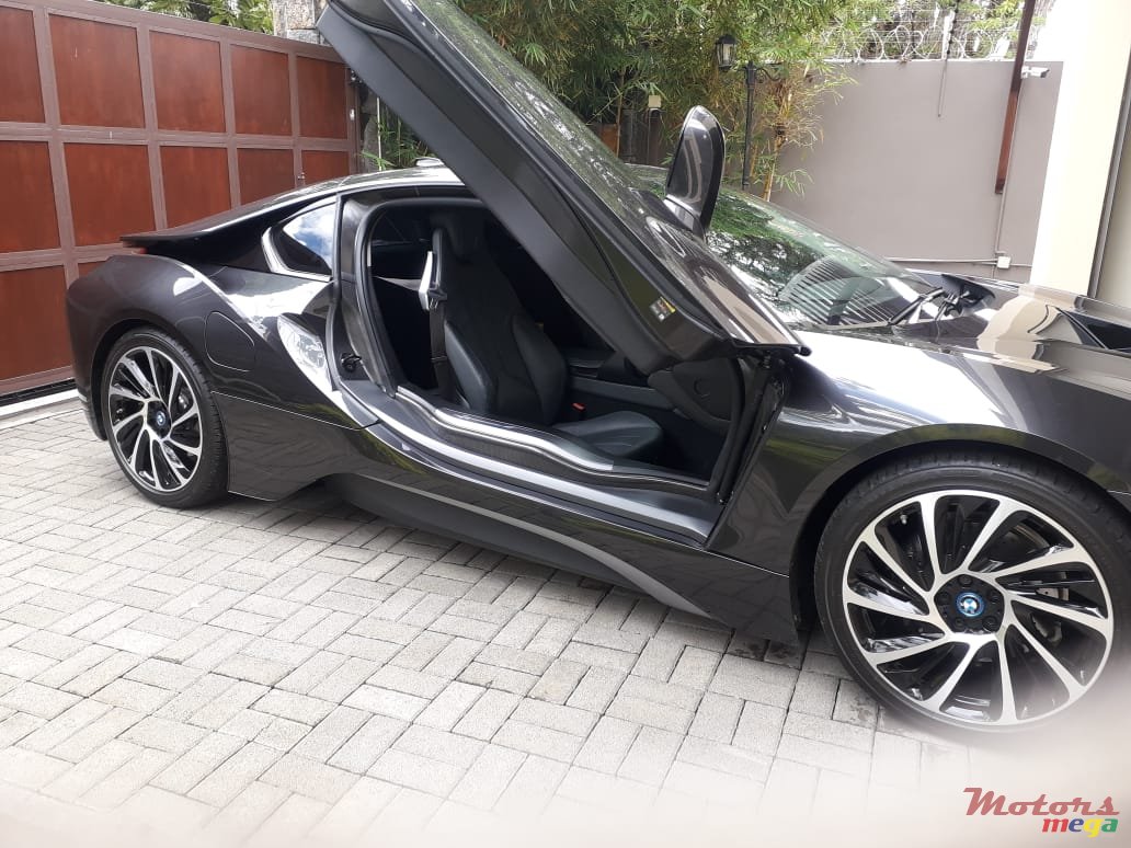 2017' BMW i8 photo #6