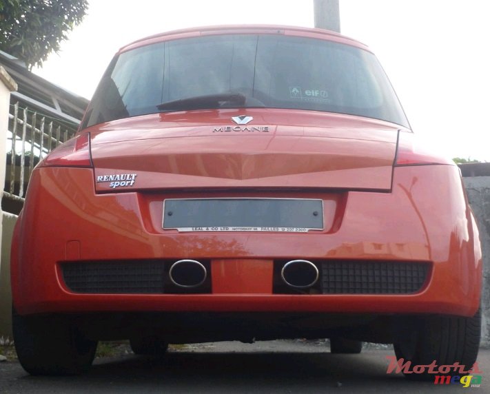 2005' Renault Megane RS photo #2