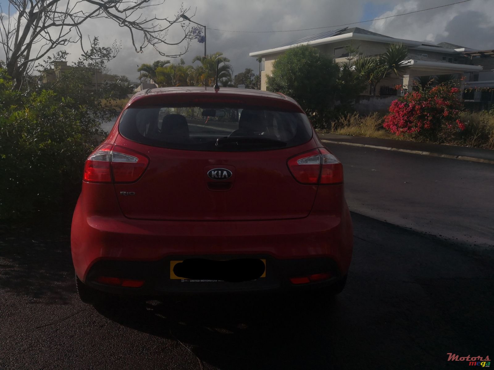 2013' Kia Rio hatchback photo #2