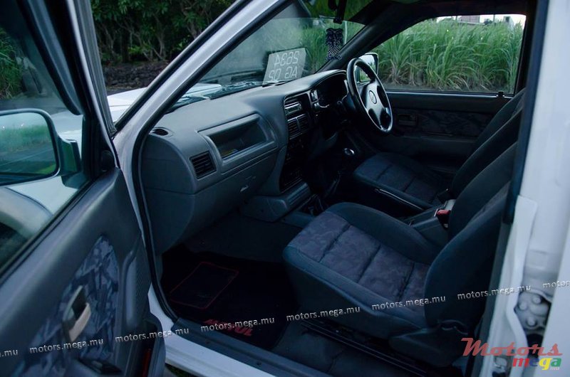 2002' Isuzu photo #2