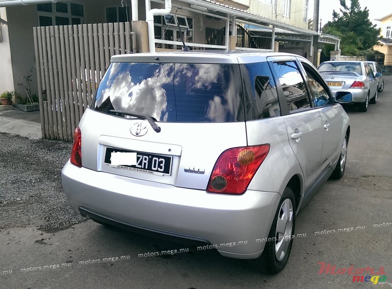 2003' Toyota IST photo #2