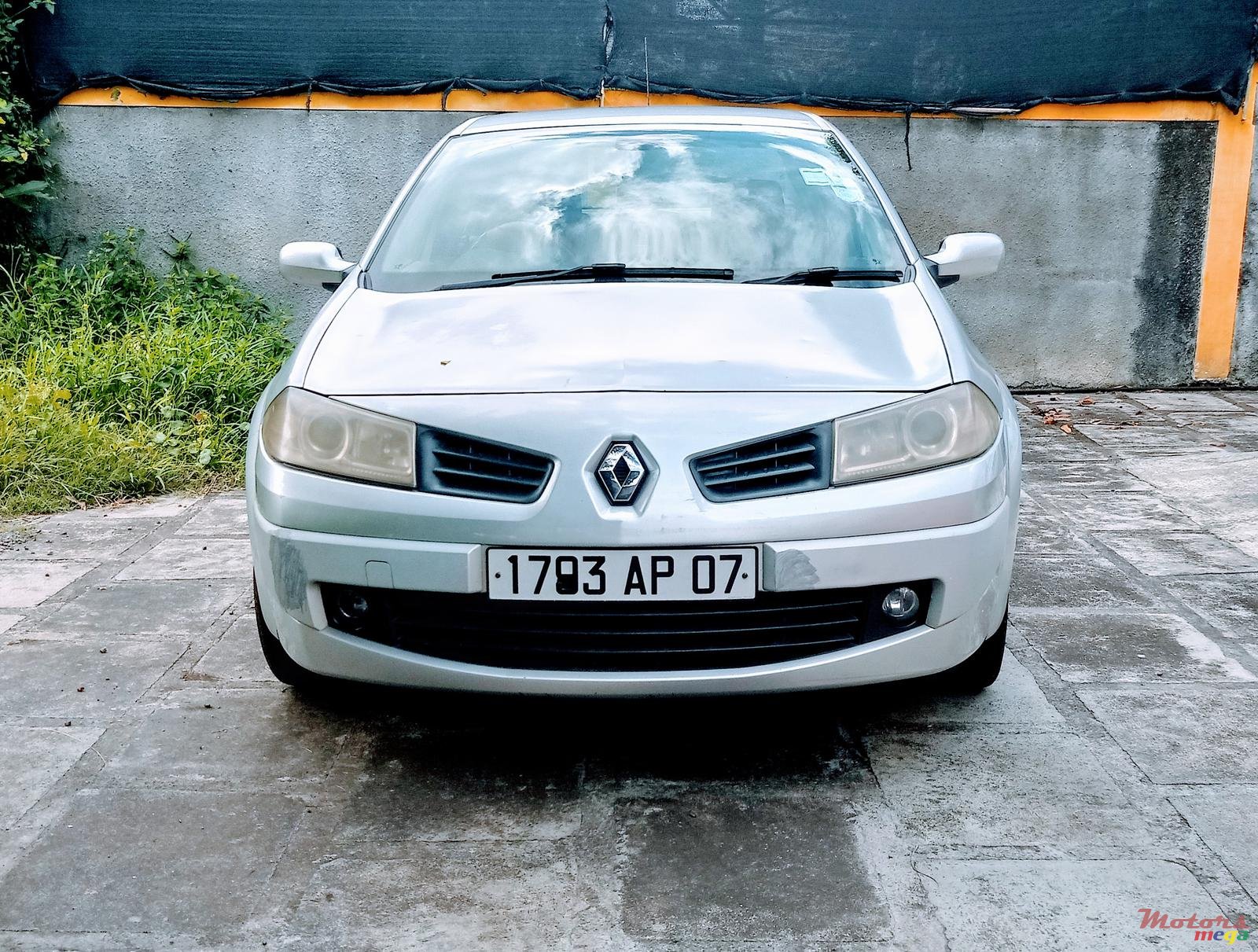 2007' Renault Megane photo #2