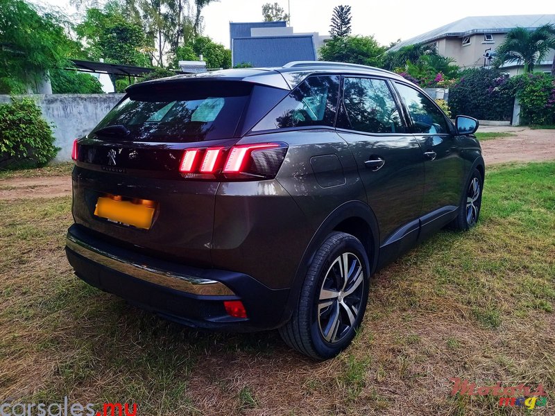 2020' Peugeot 3008 1.2 Puretech photo #1