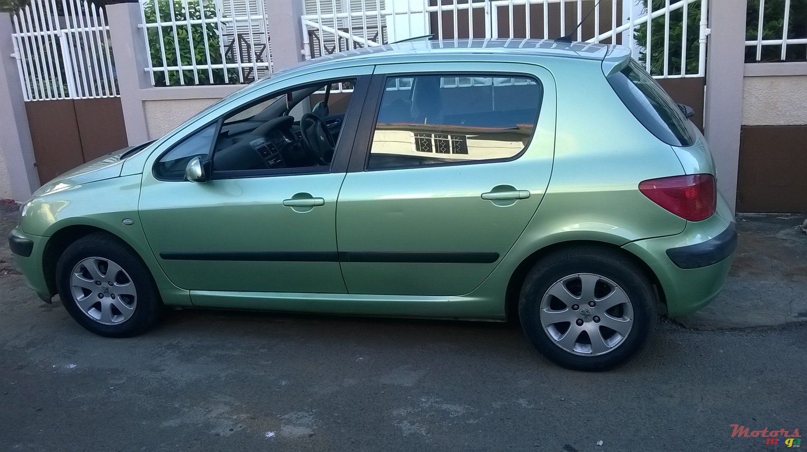 2002' Peugeot photo #1