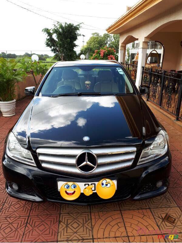 2011' Mercedes-Benz C-Class photo #2