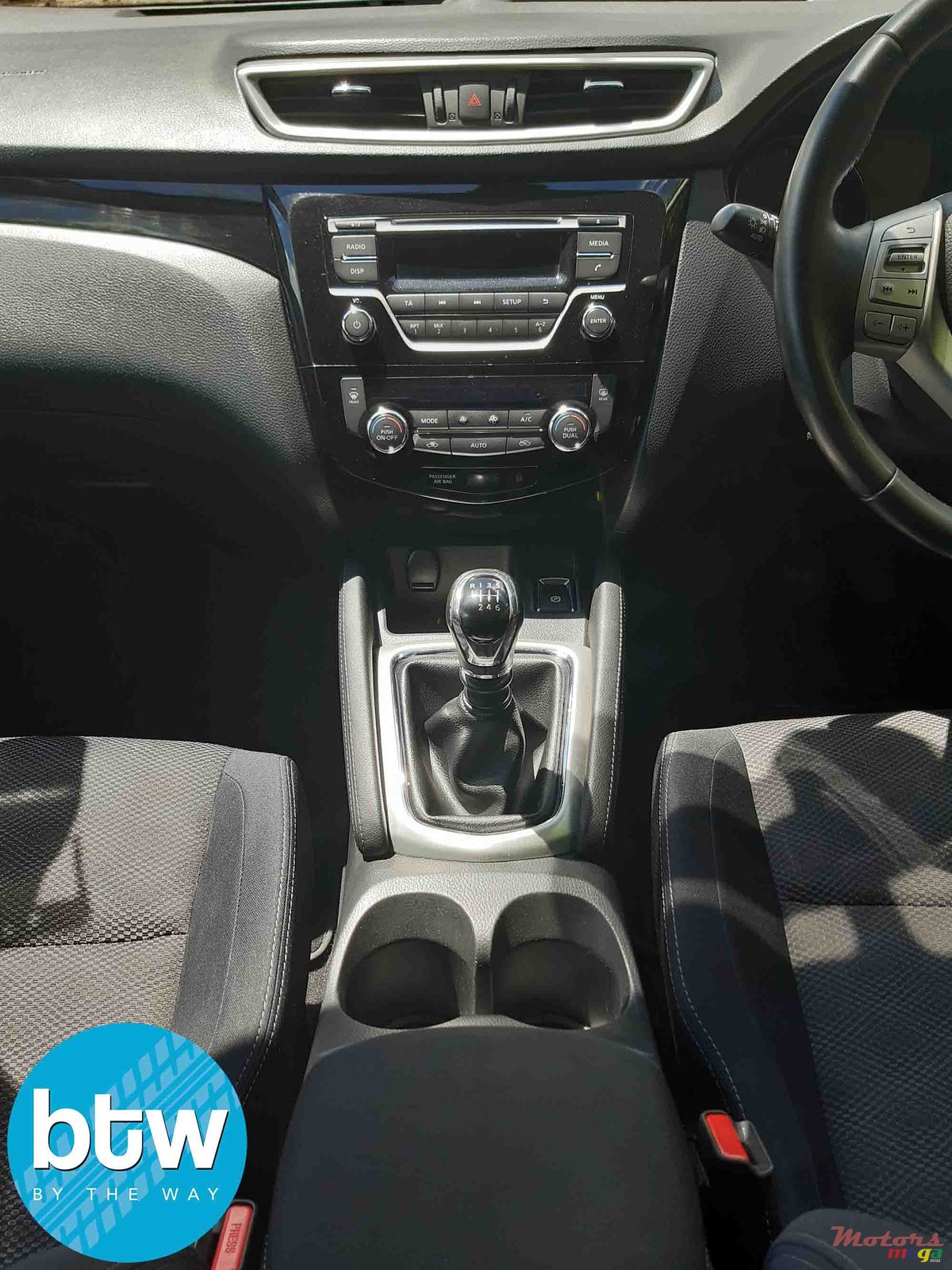 2015' Nissan Qashqai Acenta dCi photo #6