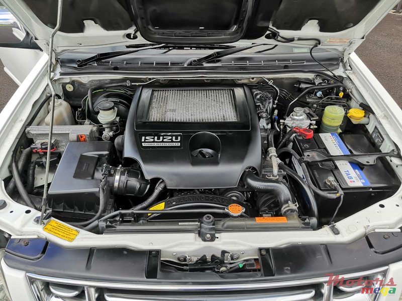 2009' Isuzu D-Max 3.0 turbo photo #3