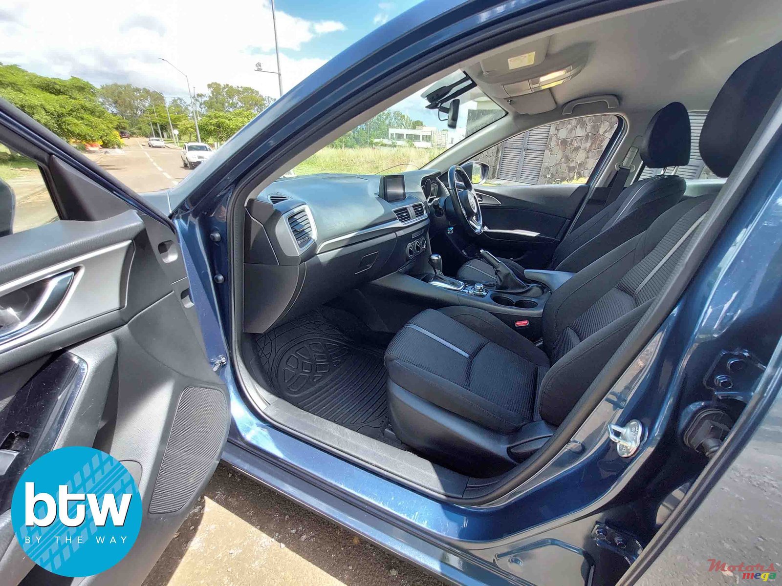 2018' Mazda 3 photo #4