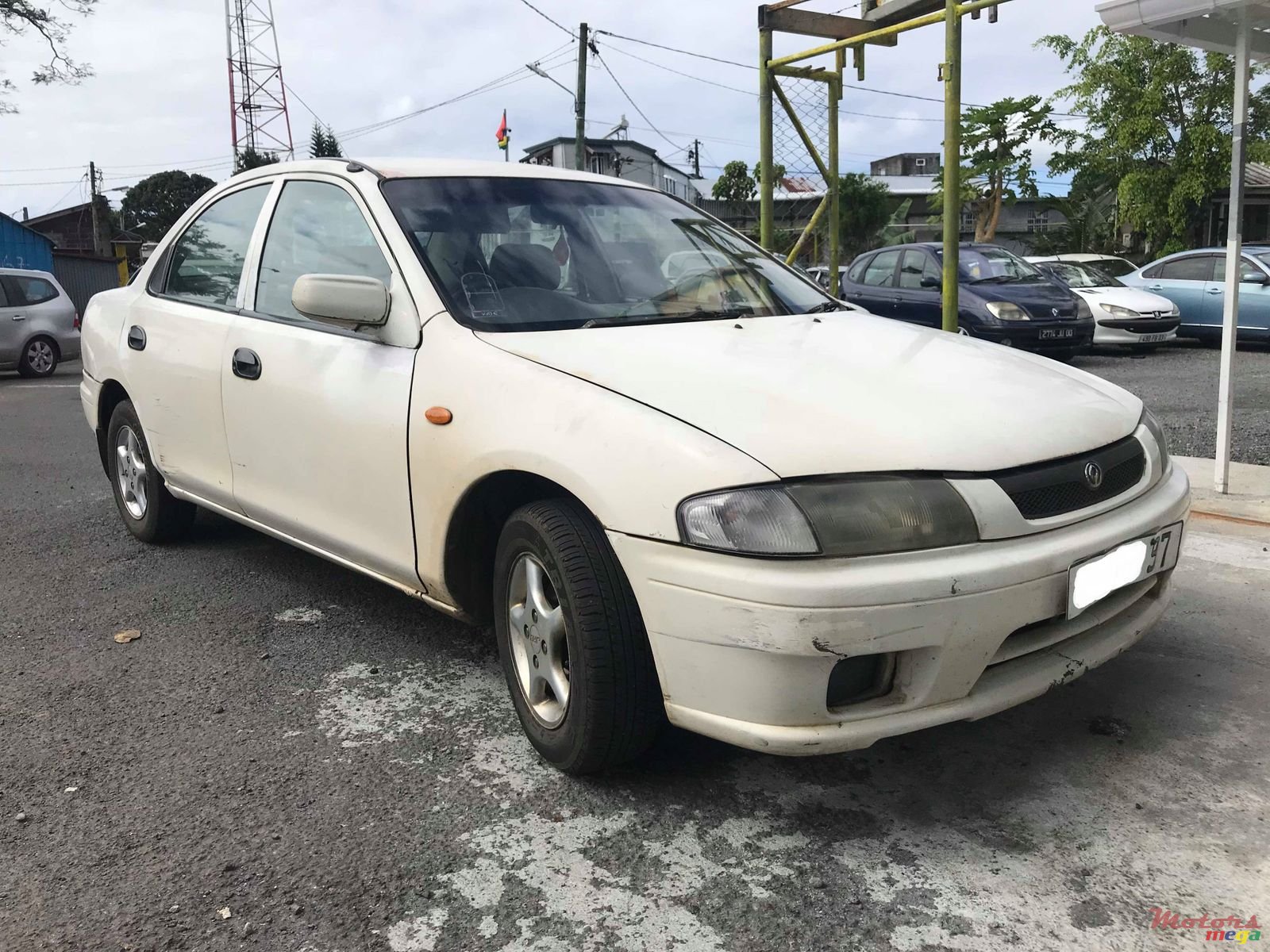 1997' Mazda 323 photo #1