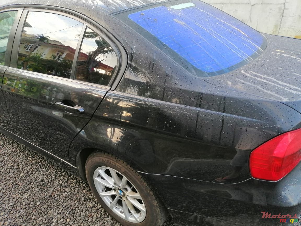 2009' BMW 3 Series photo #4