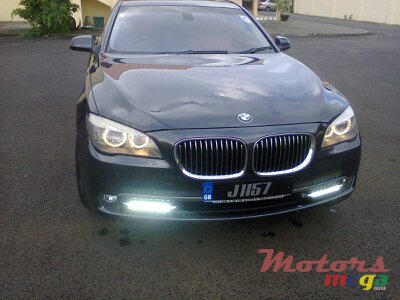 2009' BMW 730 730D photo #1