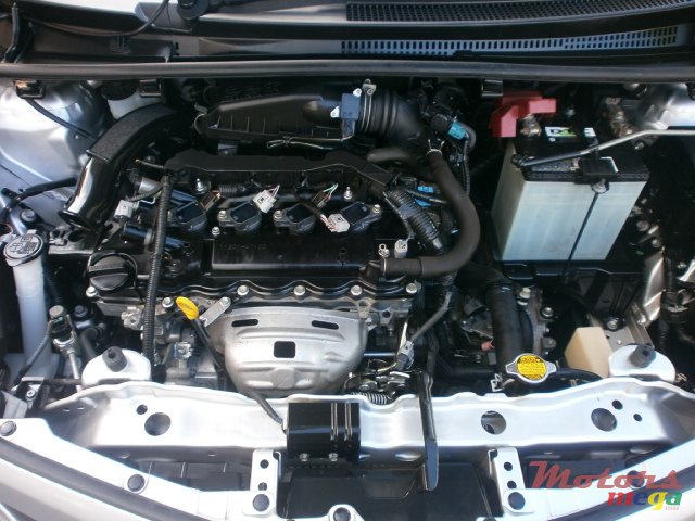 2011' Toyota Yaris Vitz JAPAN photo #6