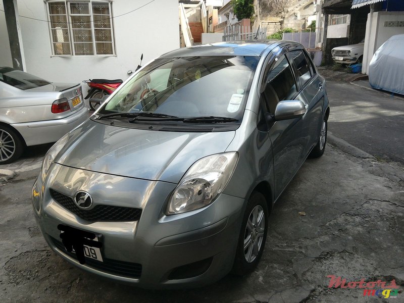 2009' Toyota Vitz photo #1