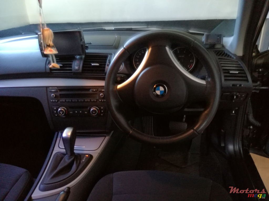 2011' BMW 1 Series photo #3