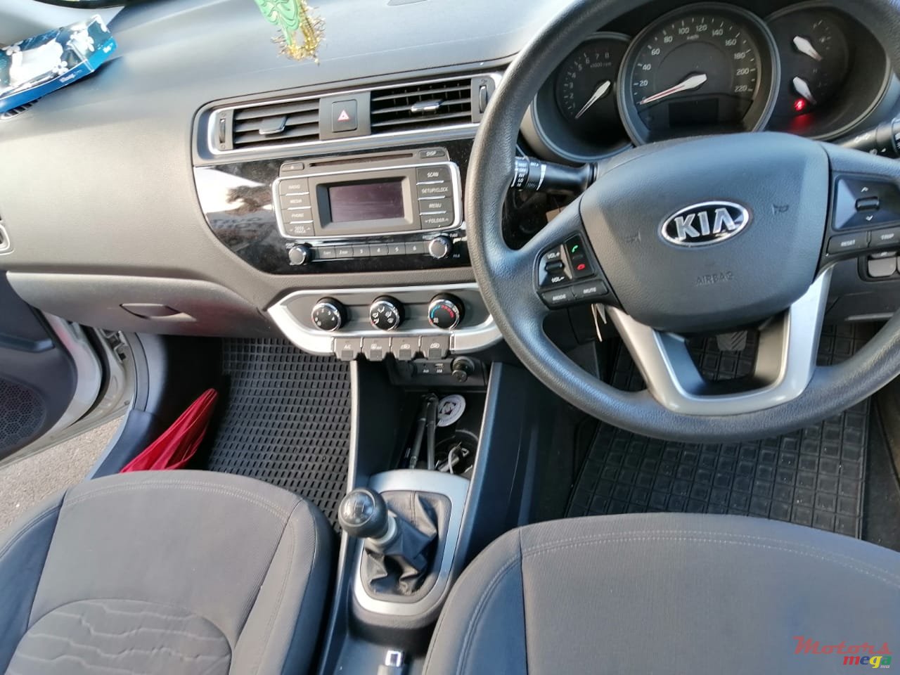 2015' Kia Rio photo #5