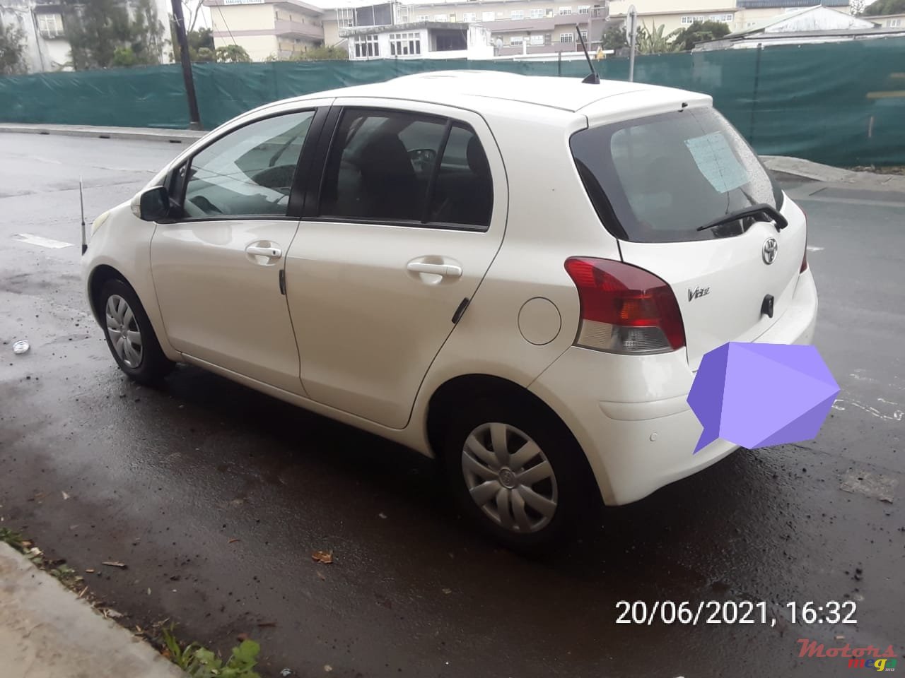 2009' Toyota Vitz photo #3