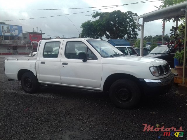 1999' Nissan Navara 2x4 photo #1