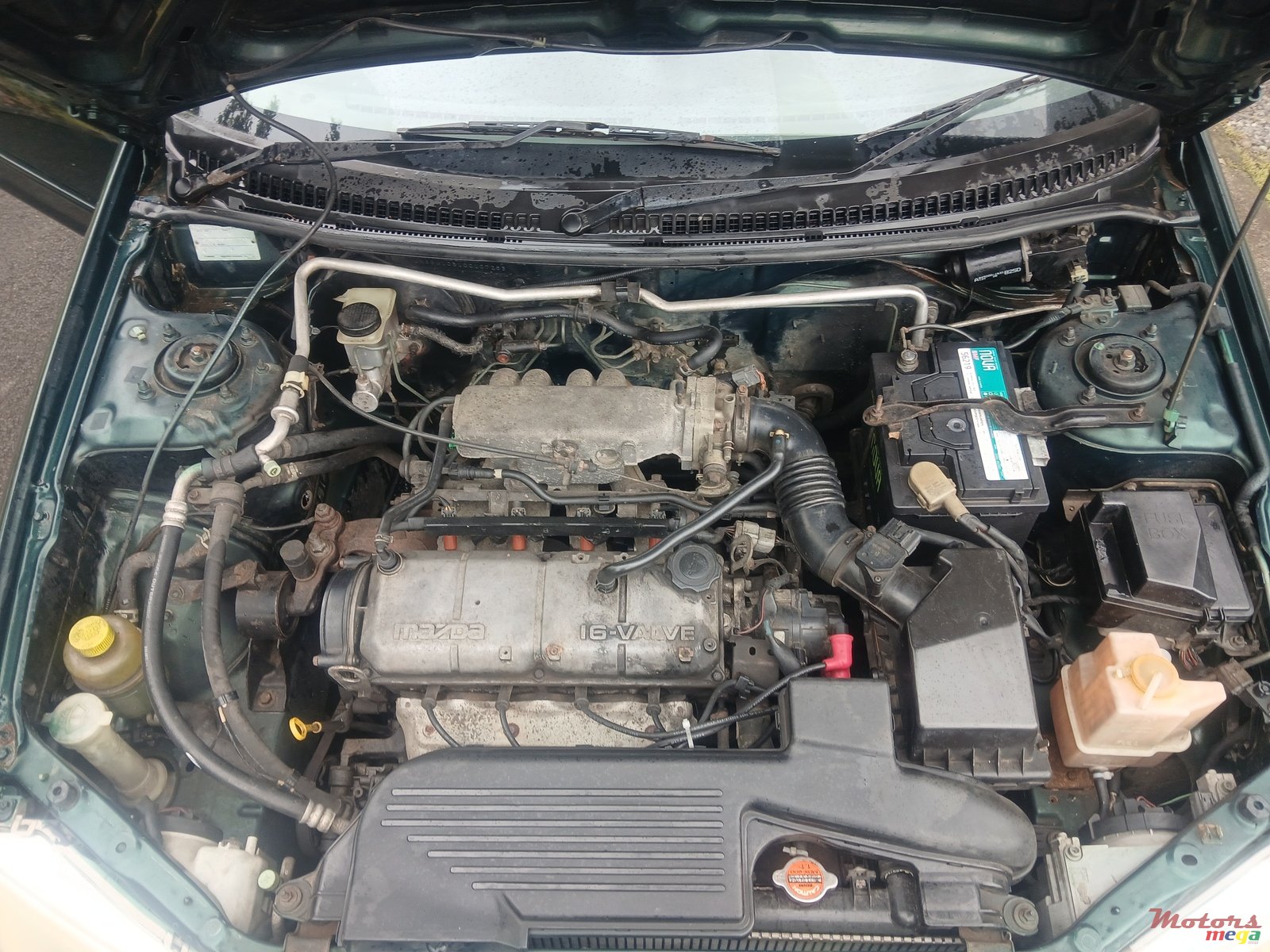 2000' Mazda 323 photo #2