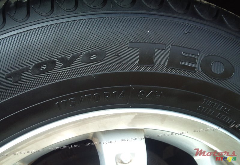 2000' Nissan photo #3