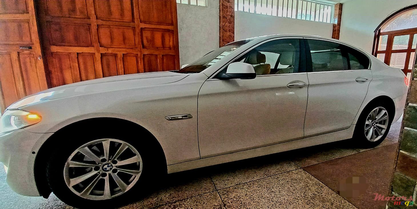 2010' BMW 528 photo #7