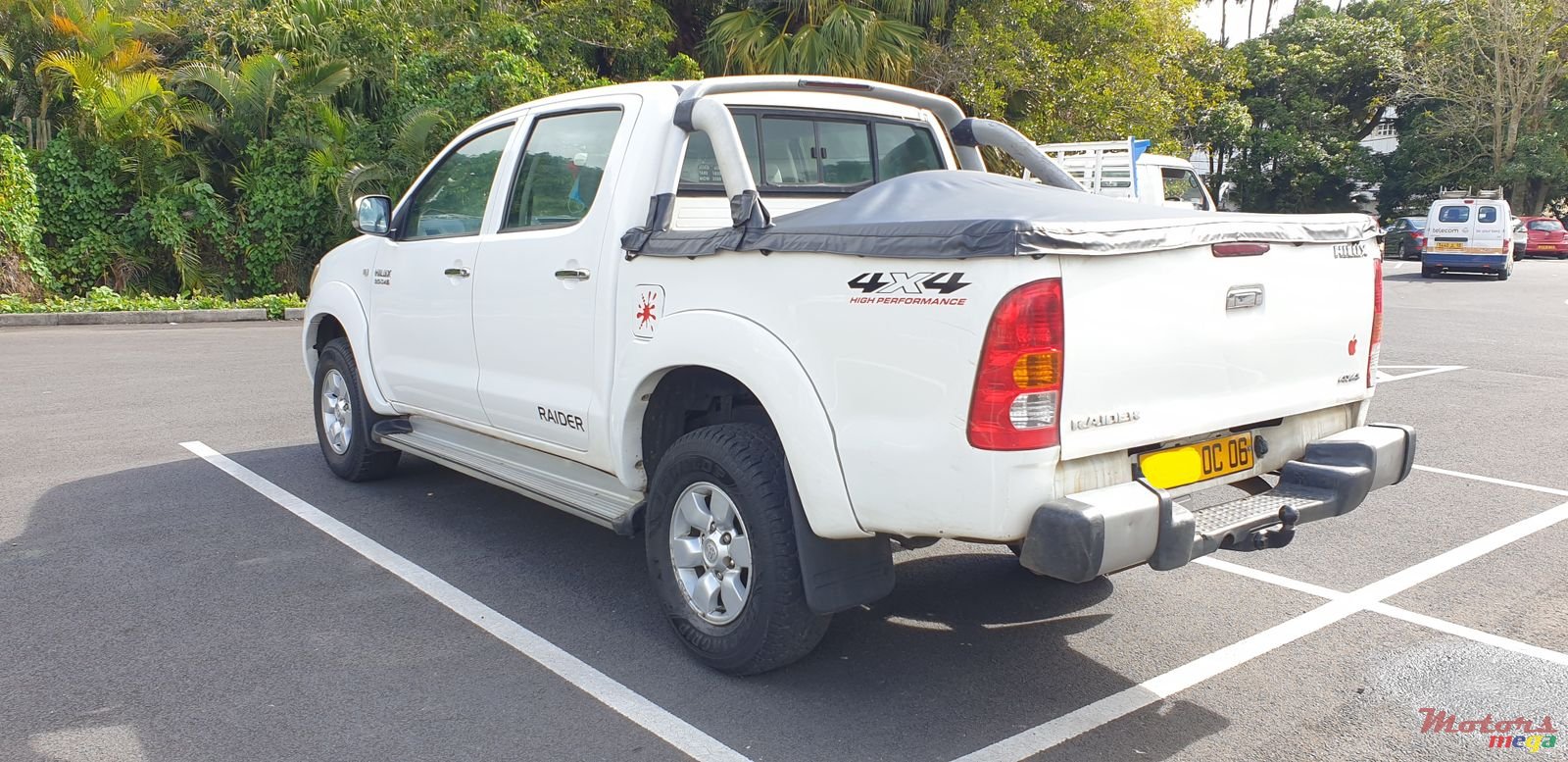 2006' Toyota Hilux Raider photo #2