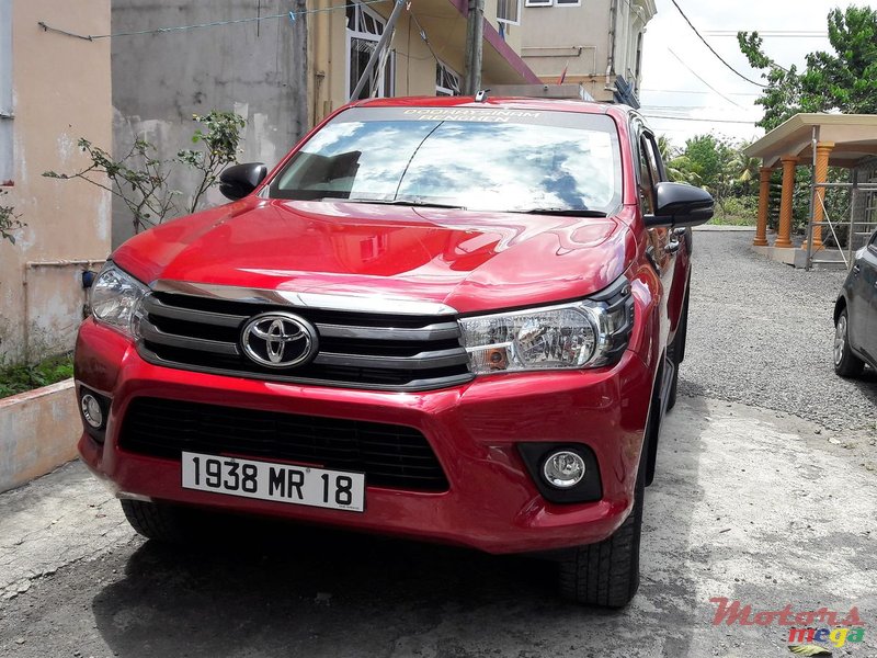 2018' Toyota Hilux photo #2