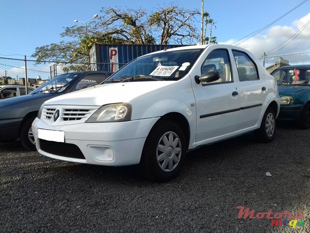 2008' Renault Logan photo #3