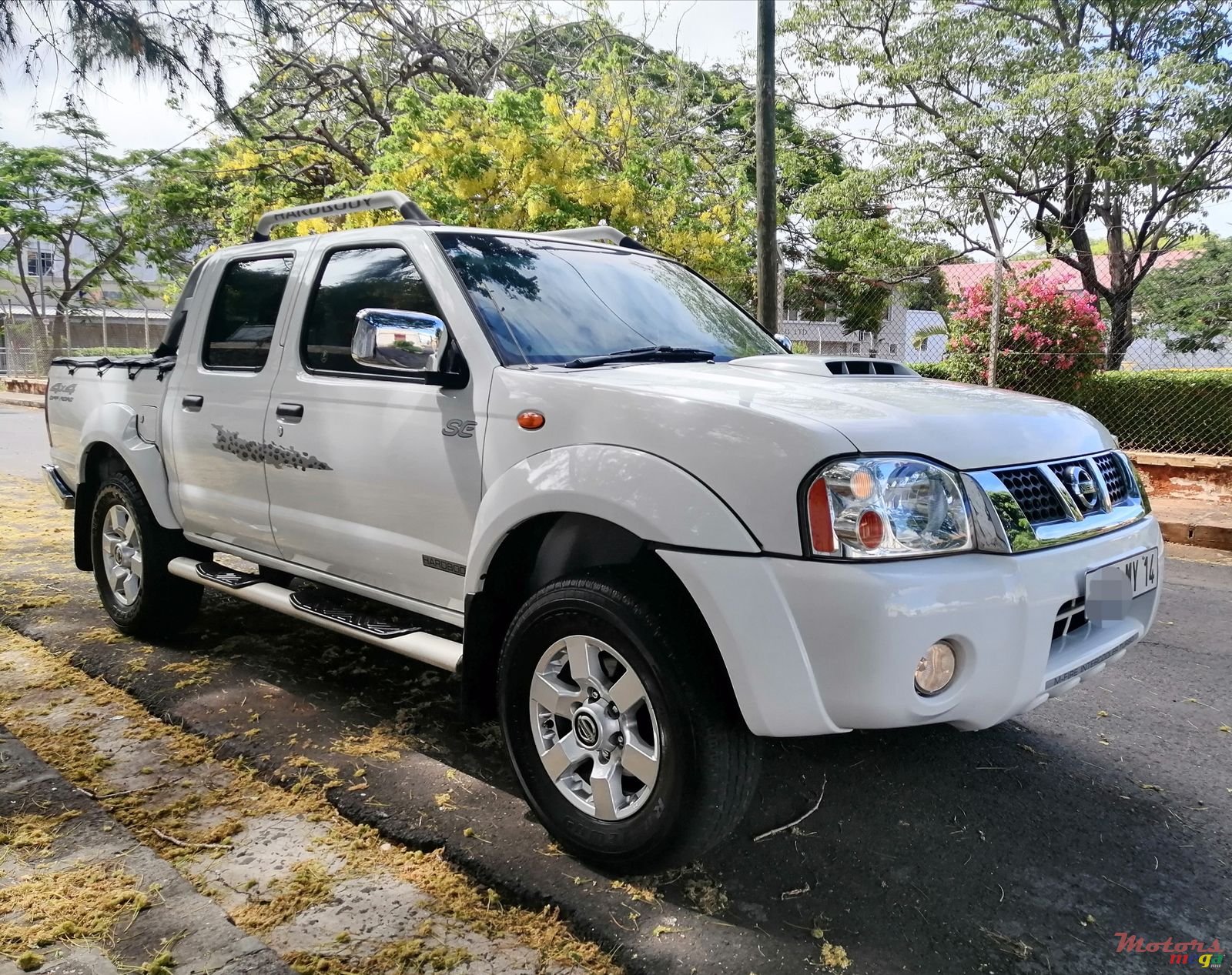 2014' Nissan Hardbody photo #1