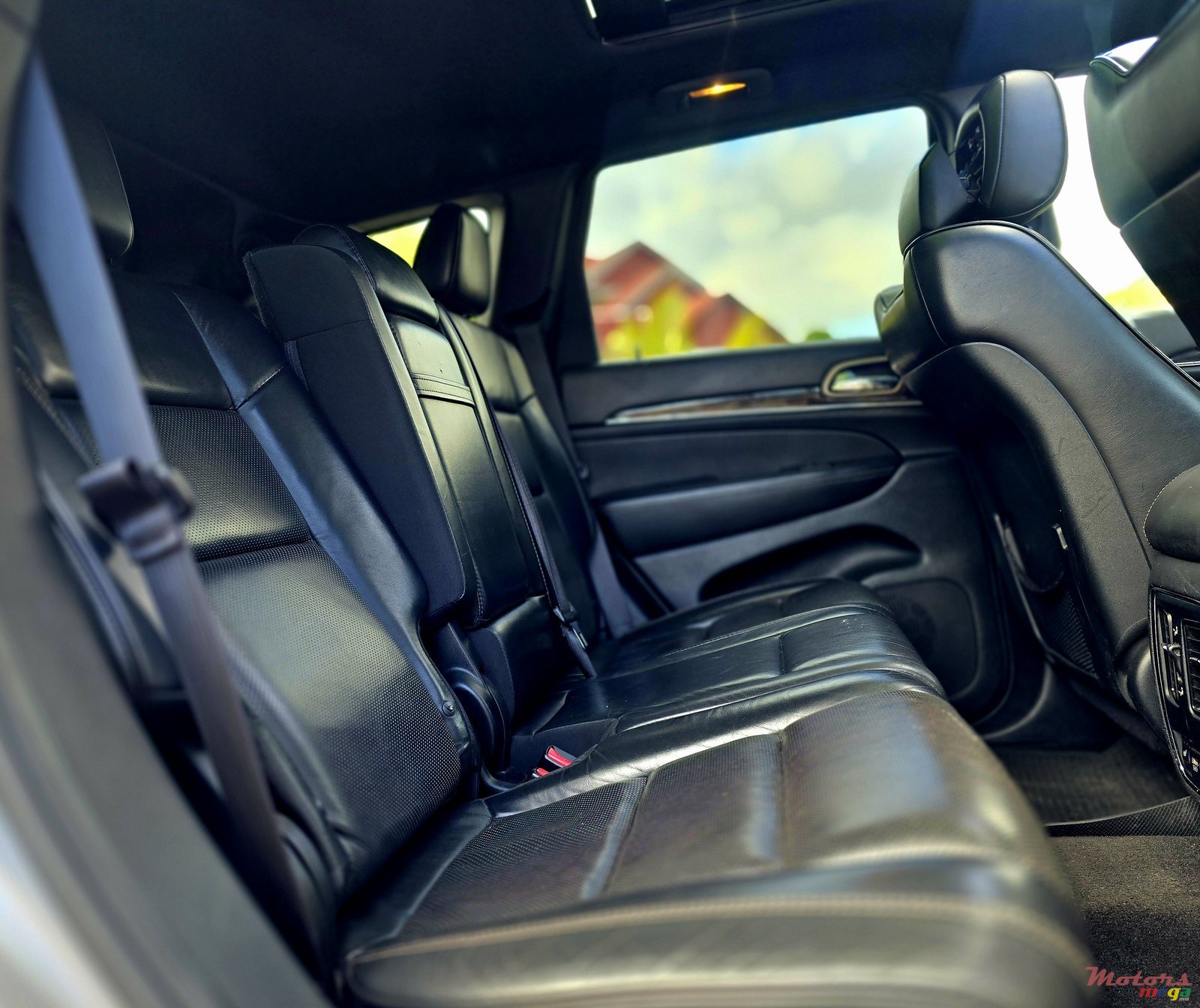 2016' Jeep Grand Cherokee Overland Edition photo #7