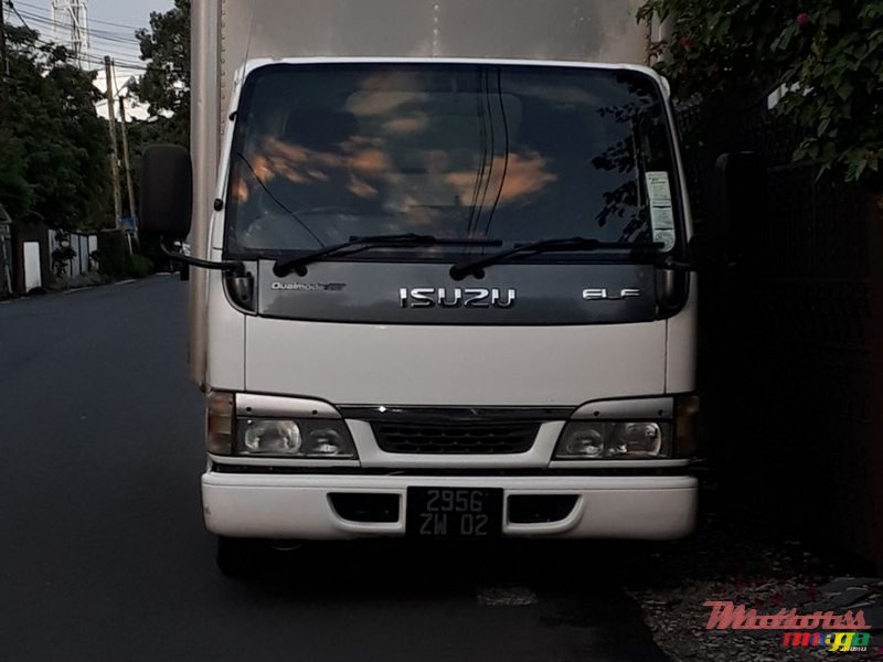 2002' Isuzu photo #1