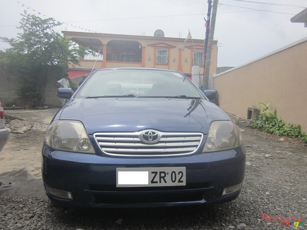 2002' Toyota NZE 121 photo #1