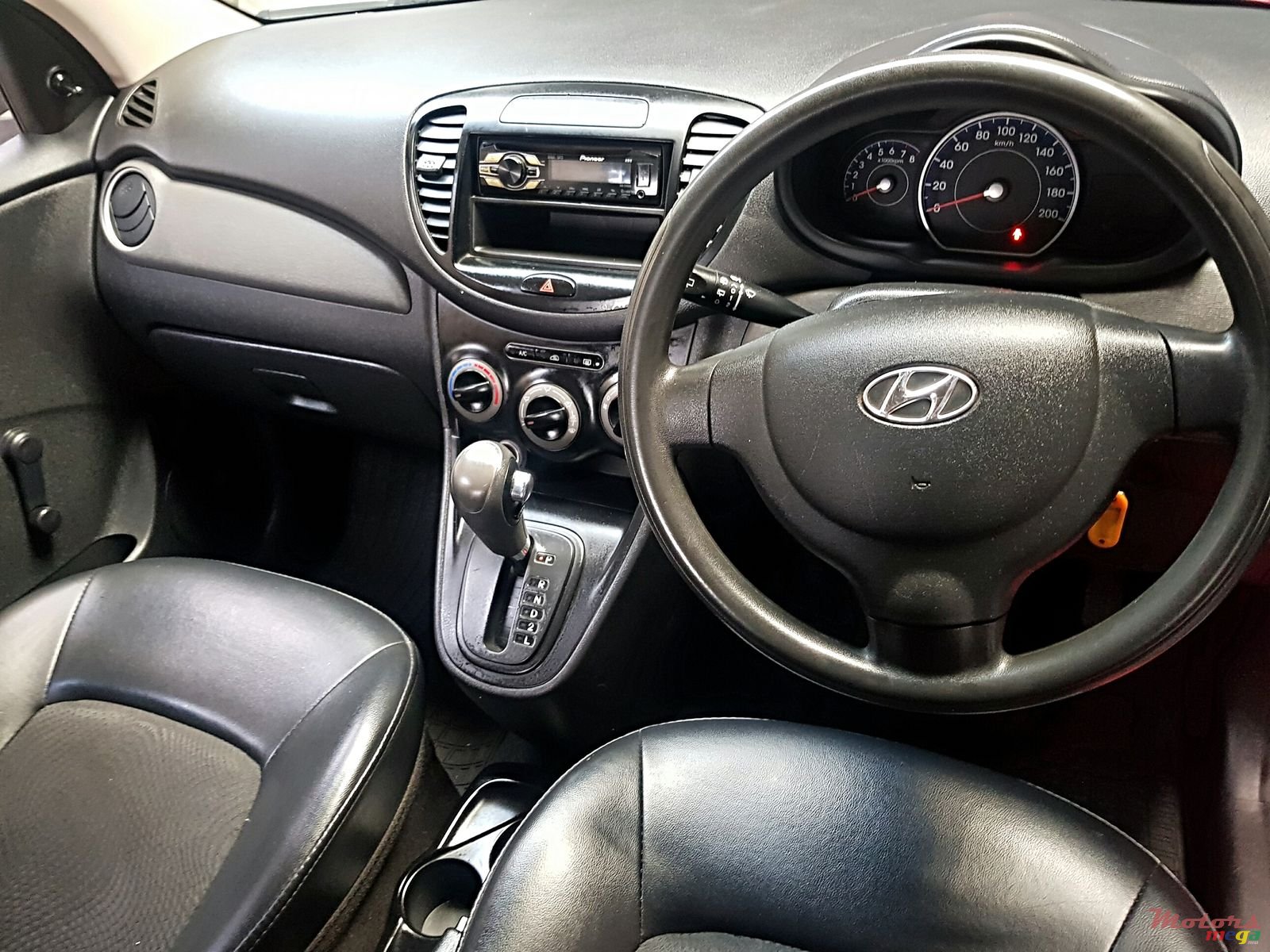 2012' Hyundai i10 Automatic photo #6