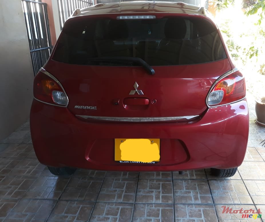 2012' Mitsubishi Mirage photo #2