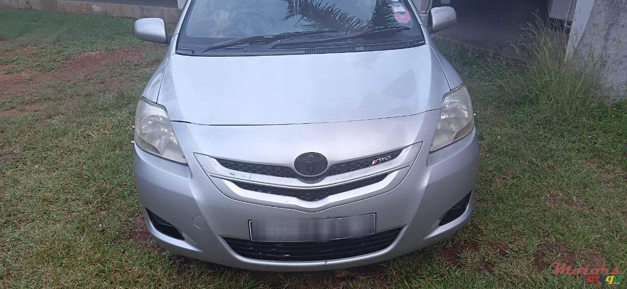 2006' Toyota Belta photo #1