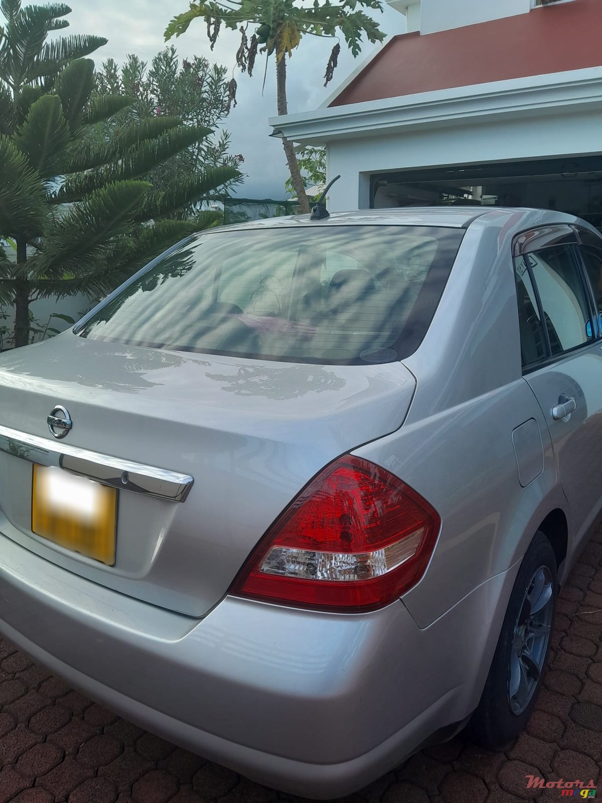 2009' Nissan Tiida photo #1