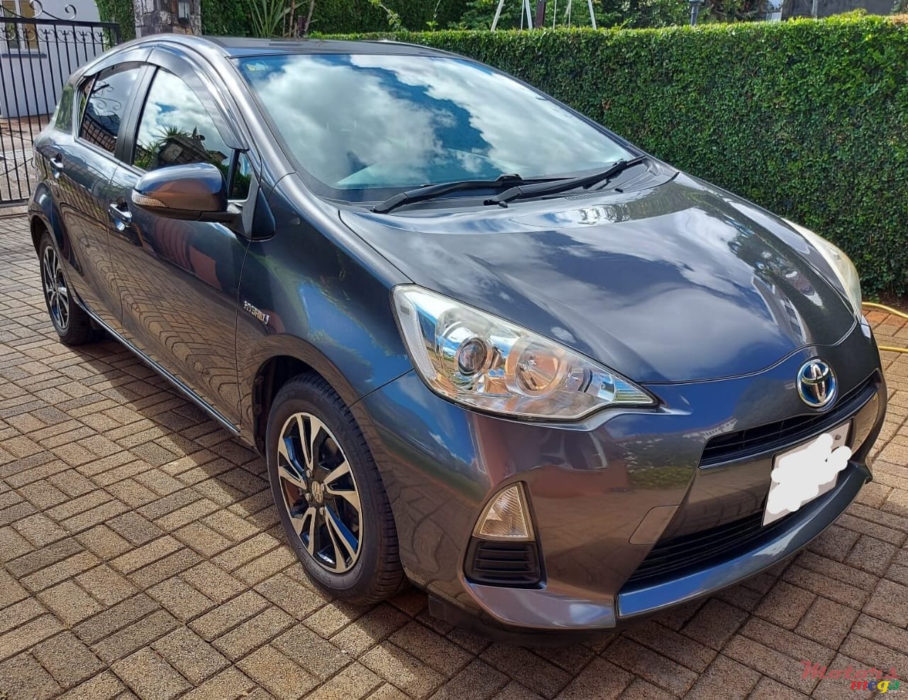 2013' Toyota Aqua photo #2