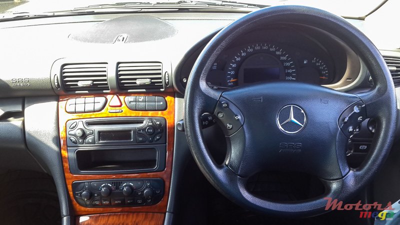 2003' Mercedes-Benz C-Class C220 CDI photo #3