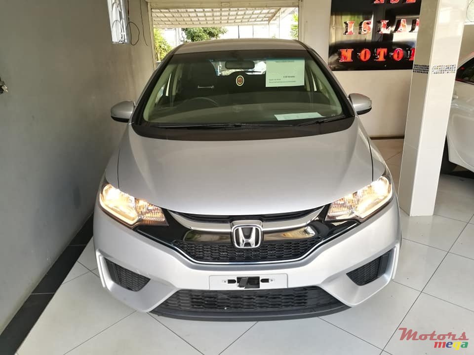 2016' Honda Jazz F package photo #5