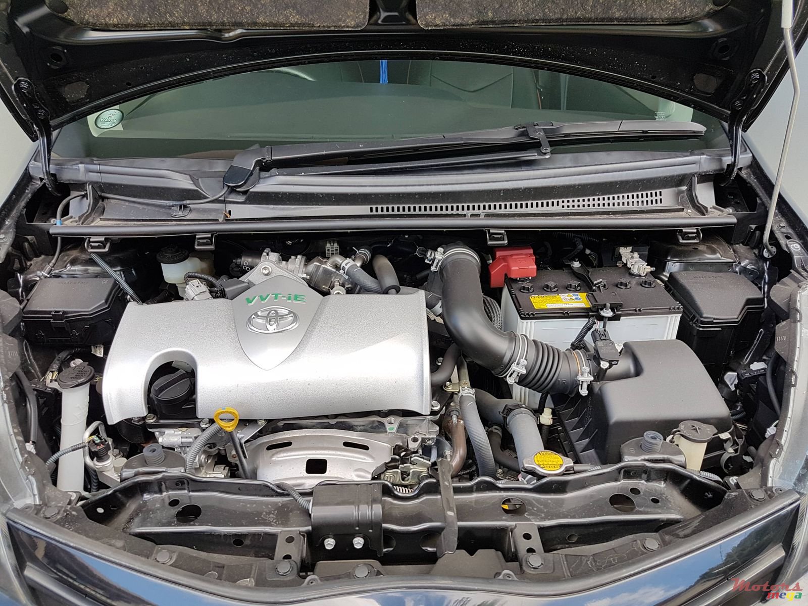 2014' Toyota Vitz photo #2