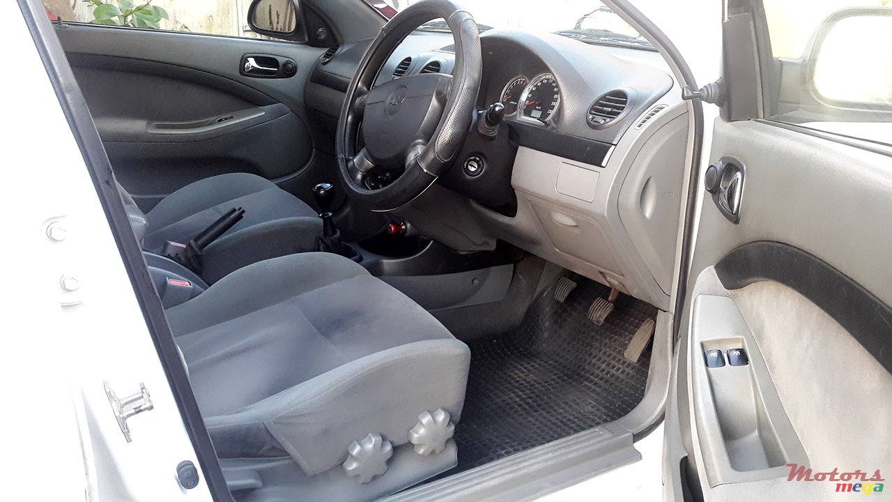 2008' Chevrolet Optra photo #3