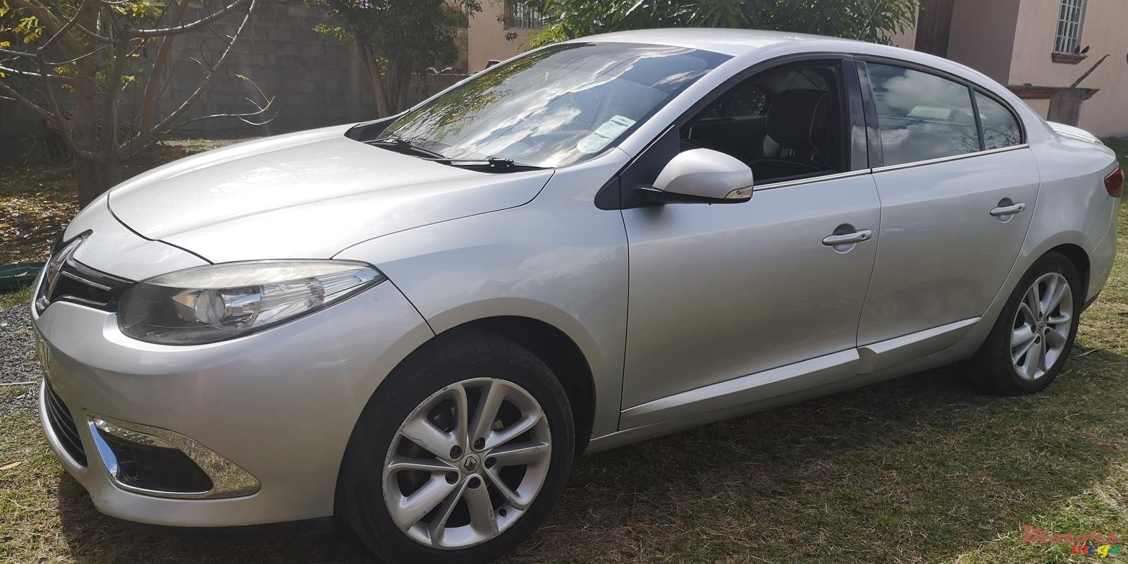 2014' Renault Fluence photo #1