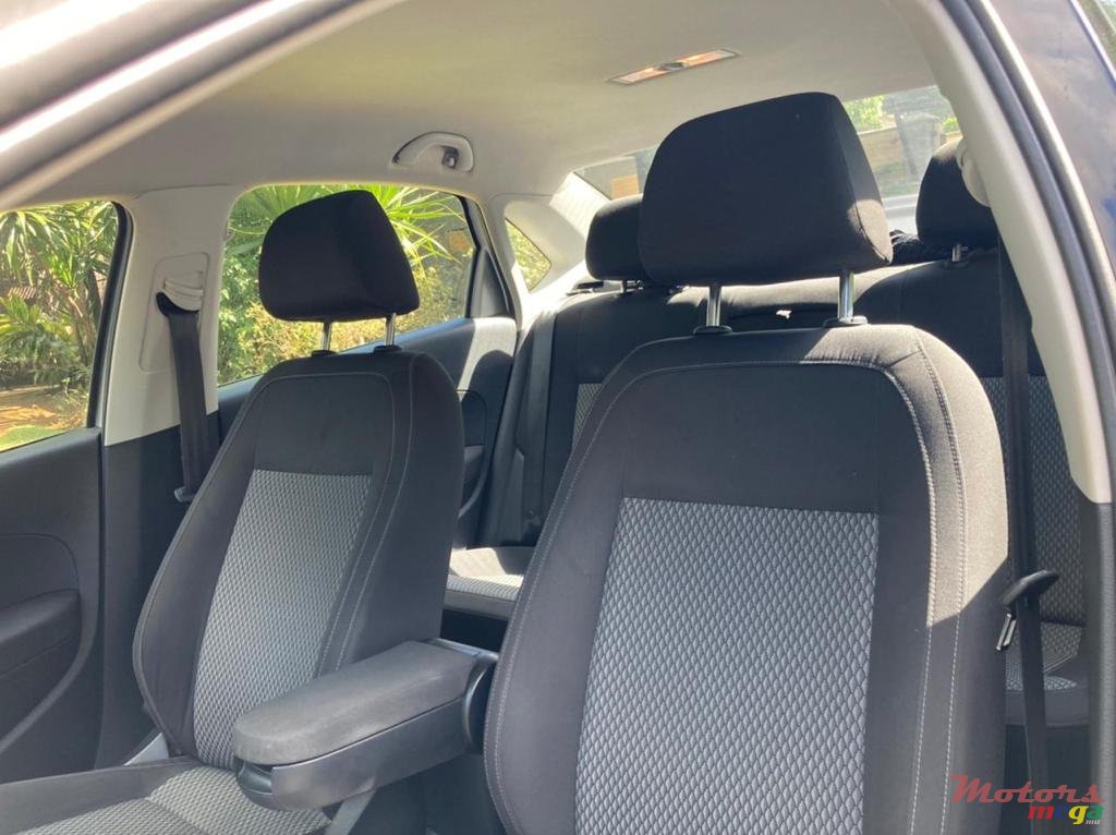 2017' Volkswagen Polo photo #4