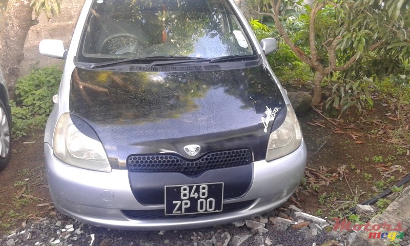 2000' Toyota Vitz photo #1