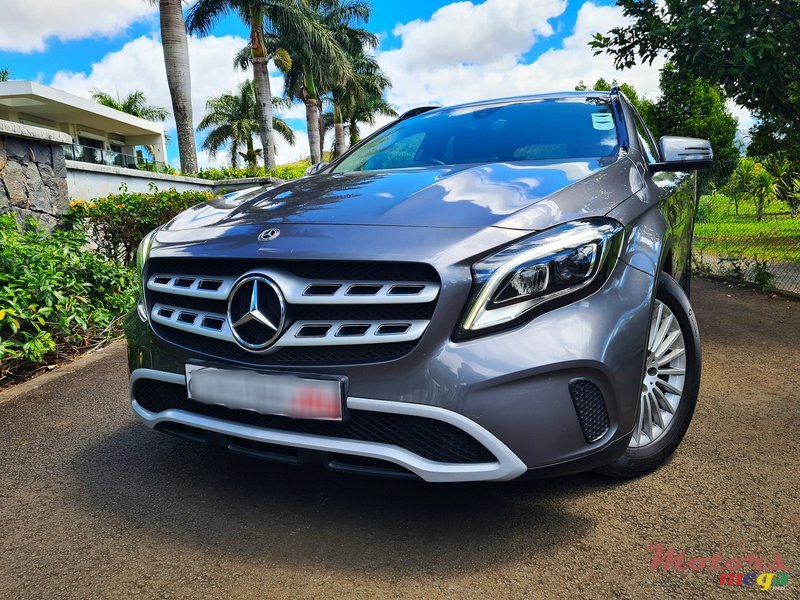 2020' Mercedes-Benz GLA 180 Style 1.6 photo #2