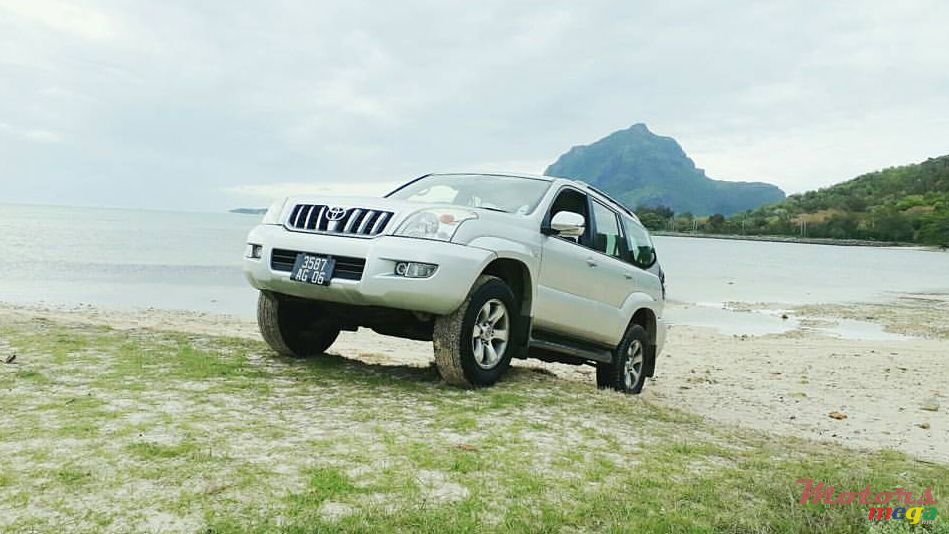 2006' Toyota Land Cruiser Prado Fj120 photo #1