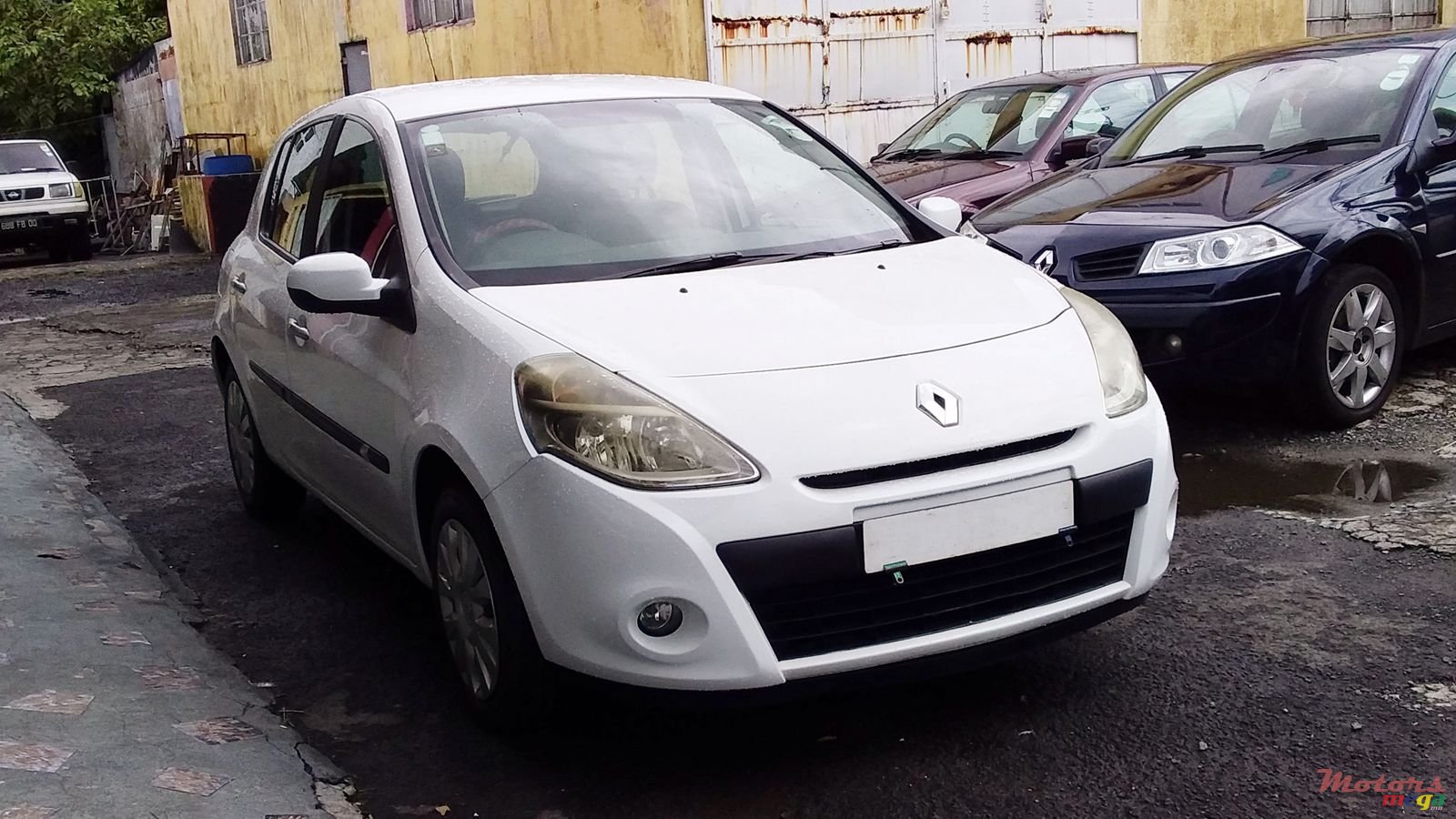 2010' Renault Clio photo #1