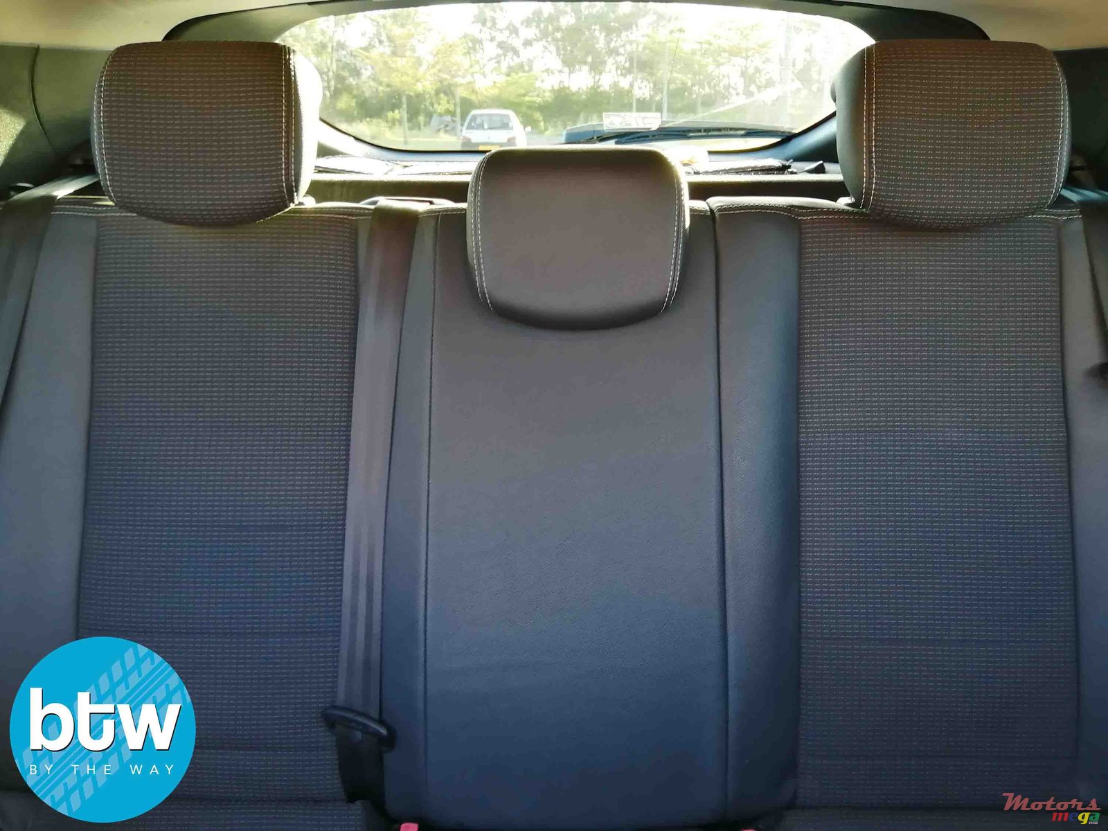 2012' Renault Megane GT Line photo #4