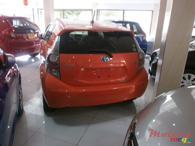 2013' Toyota Aurion Aqua photo #7